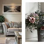 Shrubbery Mews Luxury شقة